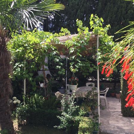 Garden Apartment Kastela Exterior photo