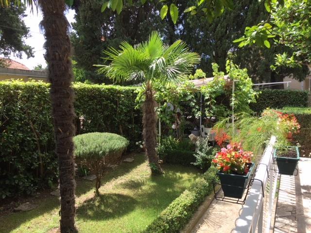 Garden Apartment Kastela Exterior photo
